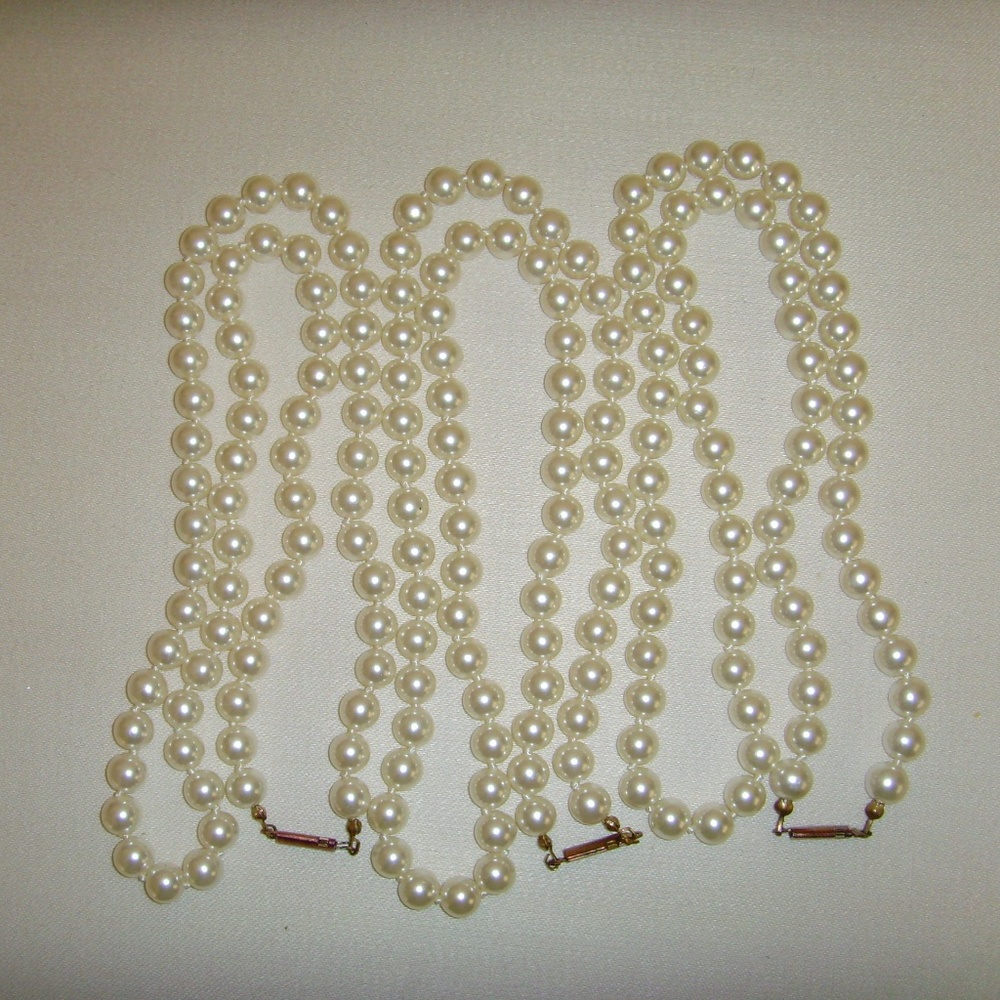 Simulated Single Strand Pearls - Picture 6 of 10